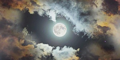 Посреди небесных тел